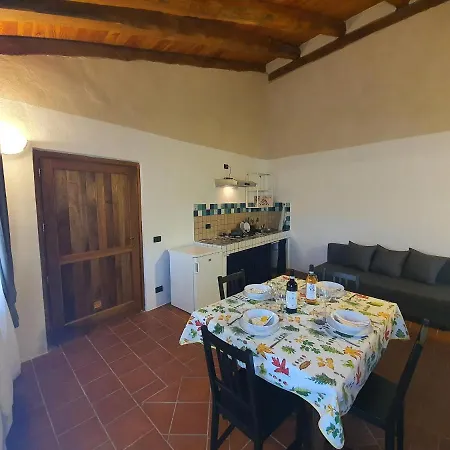 Agriturismo 6 25 Posti Letto *